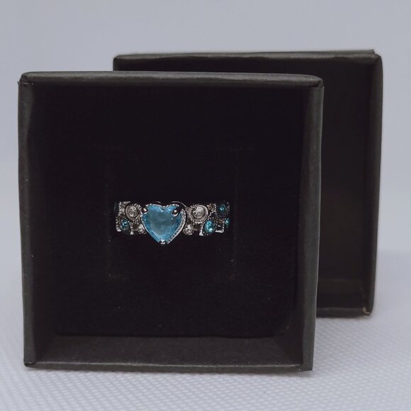 9 | NWOT | Sea Blue Cubic Zirconia Heart Pavé Leaf Ring - Picture 2 of 2